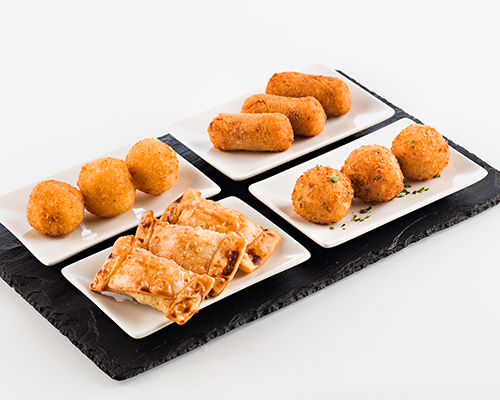 Surtido de croquetas y aperitivos calientes